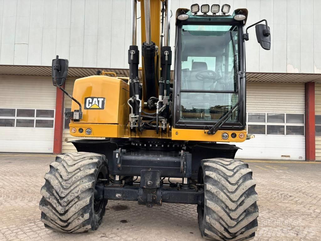 CAT M 318 F Gumikerekes kotrók