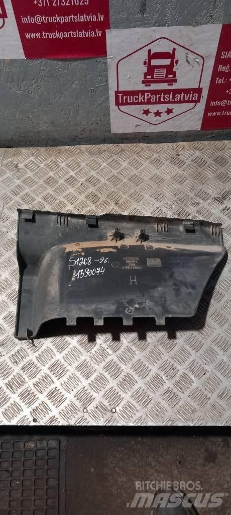 Scania 94 D. 1390074 Vezetőfülke és belső tartozékok