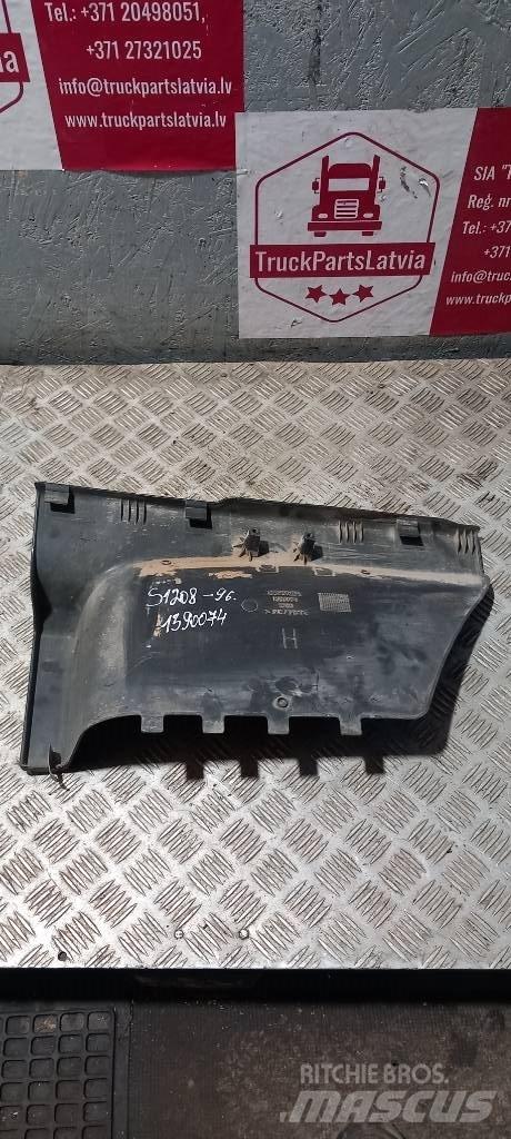 Scania 94 D. 1390074 Vezetőfülke és belső tartozékok