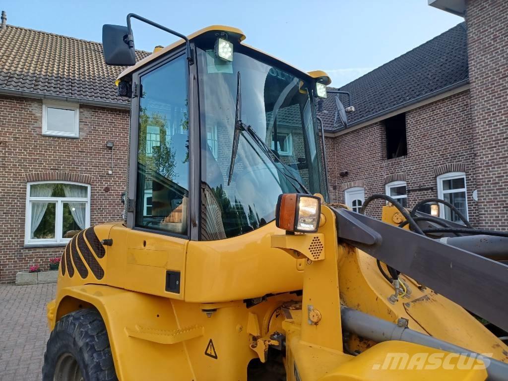 Volvo L 30 B Gumikerekes homlokrakodók