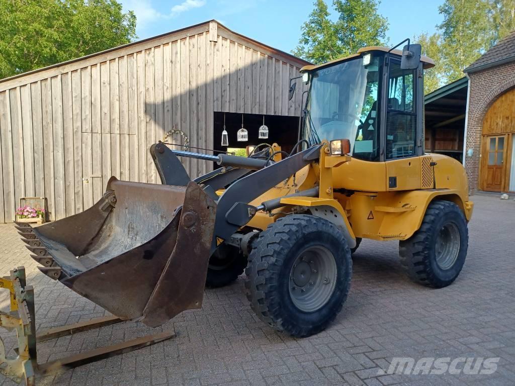Volvo L 30 B Gumikerekes homlokrakodók