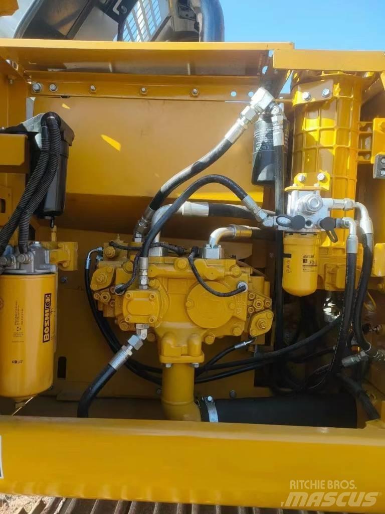 CAT 320D2L Lánctalpas kotrók