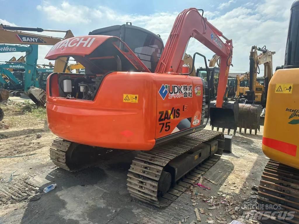 Hitachi ZX 75 Közepes (midi) kotrók 7 t - 12 t