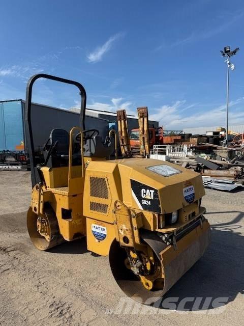 CAT CB 24 Ikerdobos hengerek