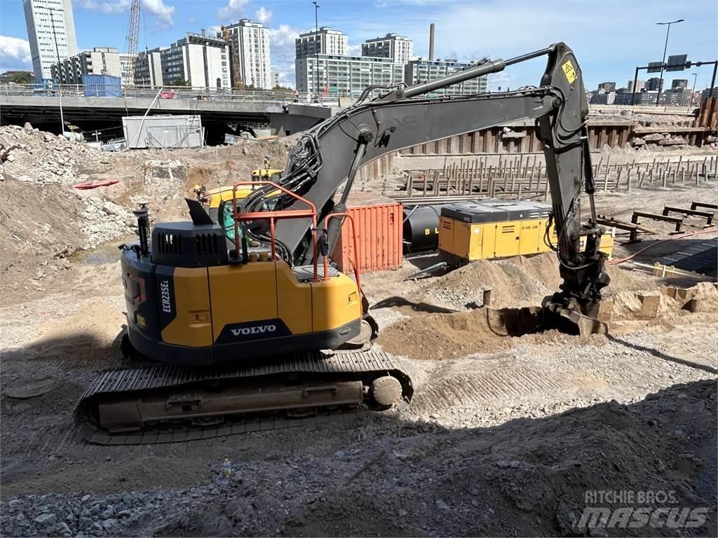 Volvo ECR235EL Lánctalpas kotrók