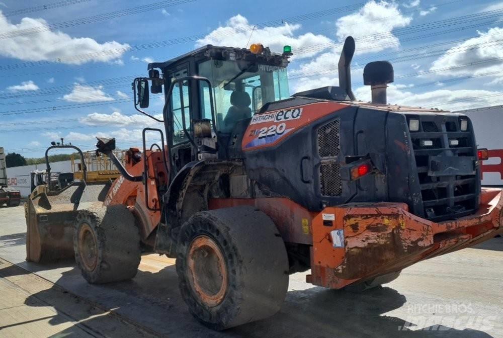 Hitachi ZW 220-6 Gumikerekes homlokrakodók