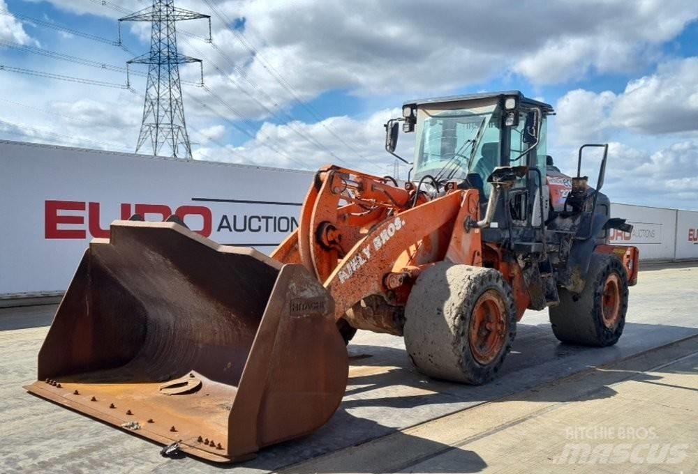 Hitachi ZW 220-6 Gumikerekes homlokrakodók