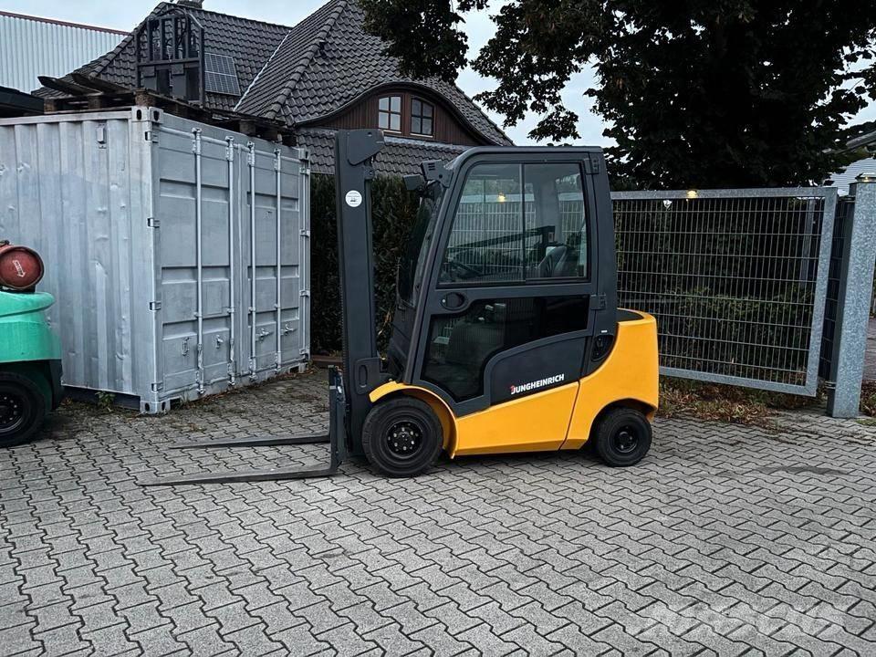 Jungheinrich DFG 320 Dízel targoncák