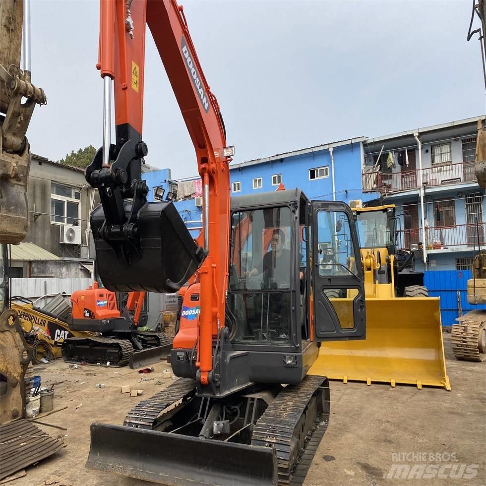 Doosan DX 60 Lánctalpas kotrók