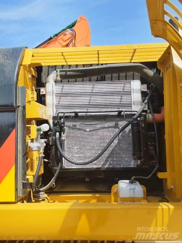 CAT 320 D 2 Közepes (midi) kotrók 7 t - 12 t