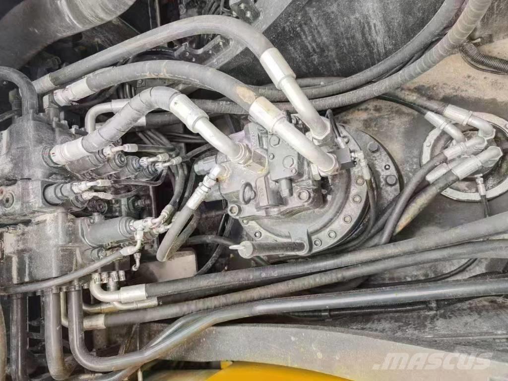 Volvo 240 Lánctalpas kotrók