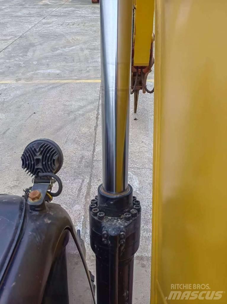 CAT CAT 323GX Lánctalpas kotrók