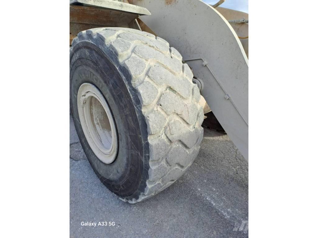 CAT 972 K Gumikerekes homlokrakodók