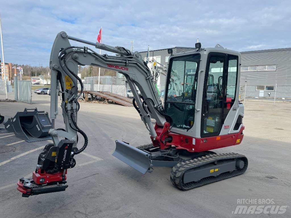 Takeuchi TB 225 Mini kotrók < 7t