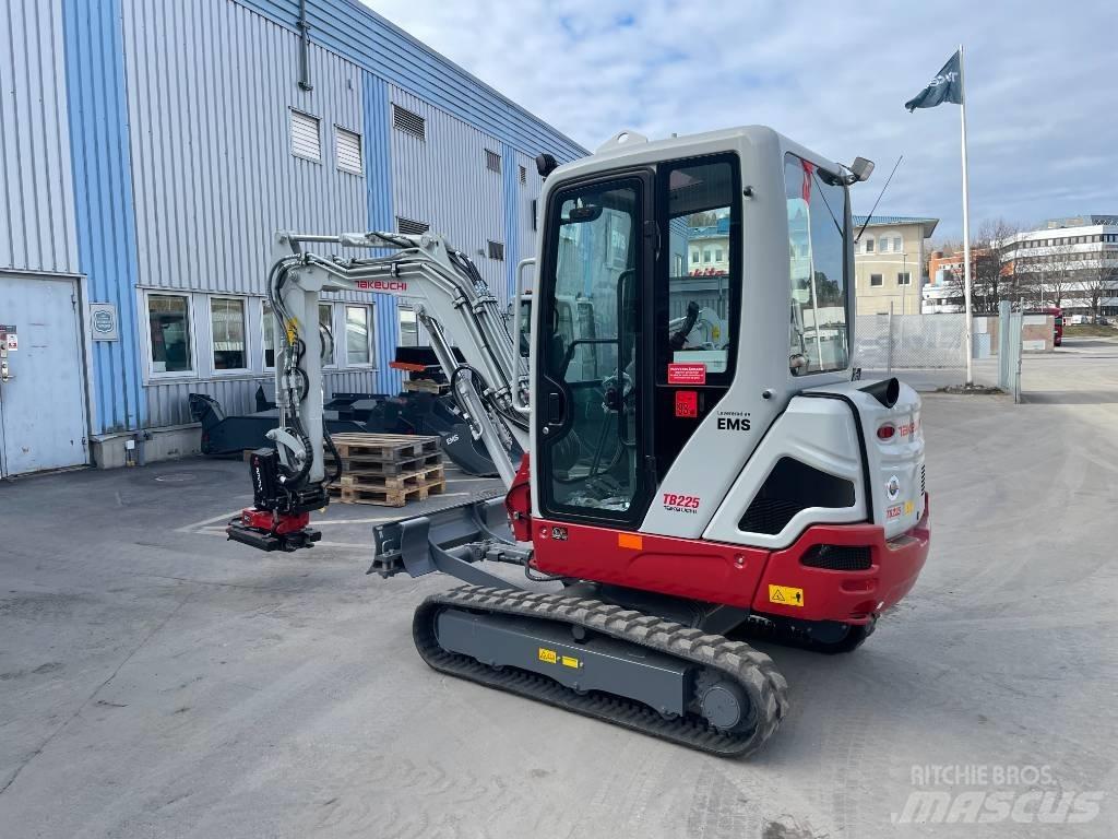 Takeuchi TB 225 Mini kotrók < 7t