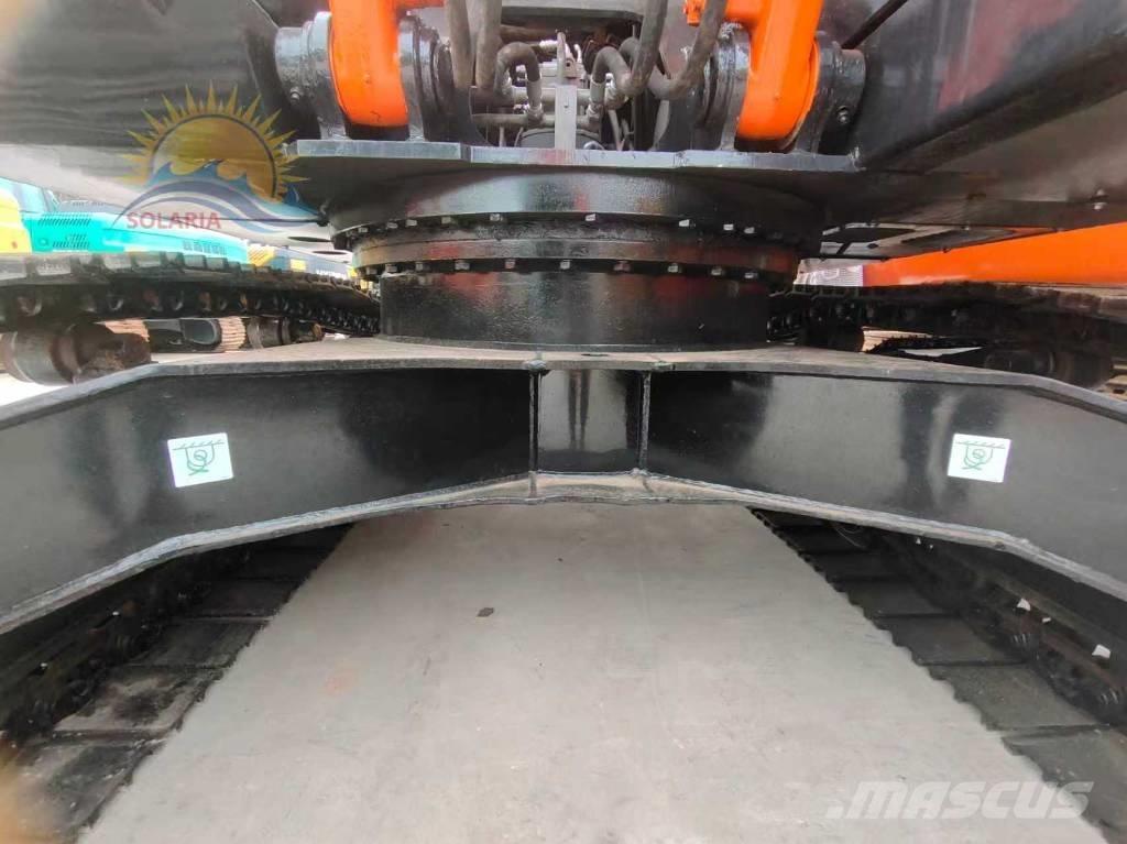 Hitachi ZX 200 Lánctalpas kotrók