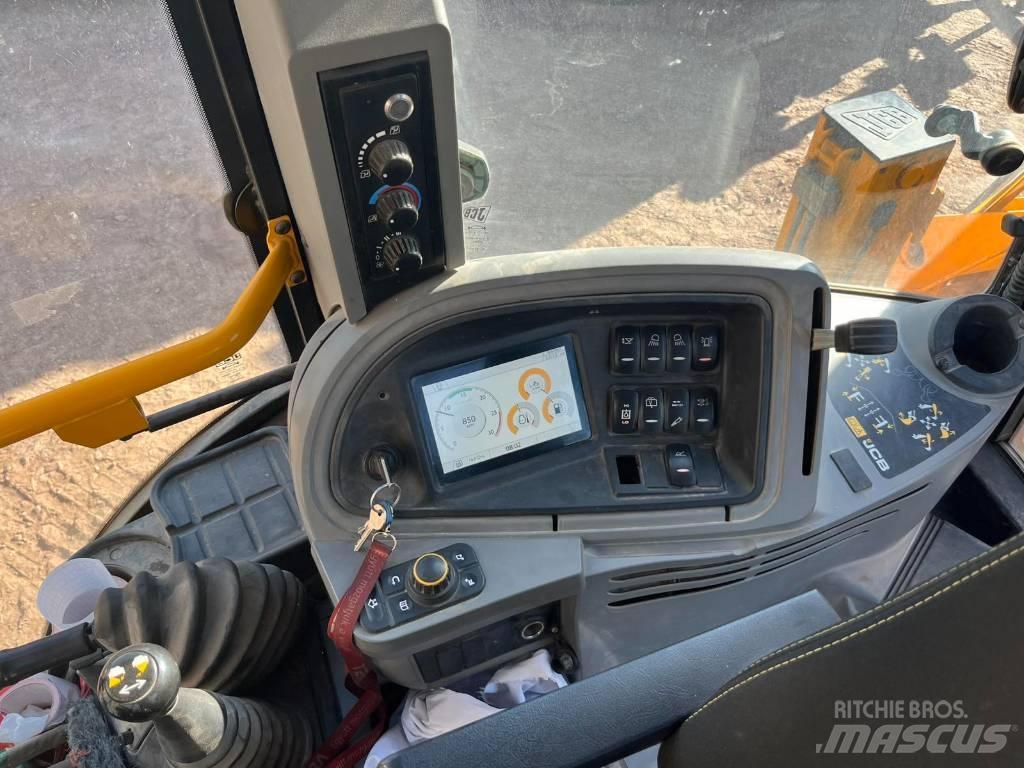 JCB 3 CX Közepes (midi) kotrók 7 t - 12 t