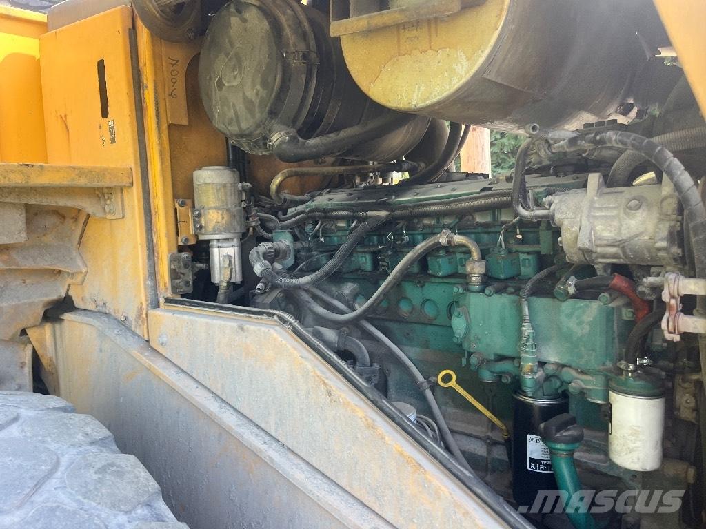 Volvo L 120 E Gumikerekes homlokrakodók