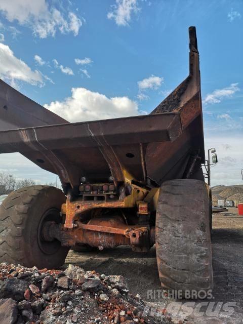 CAT 735 Csuklósdömperek
