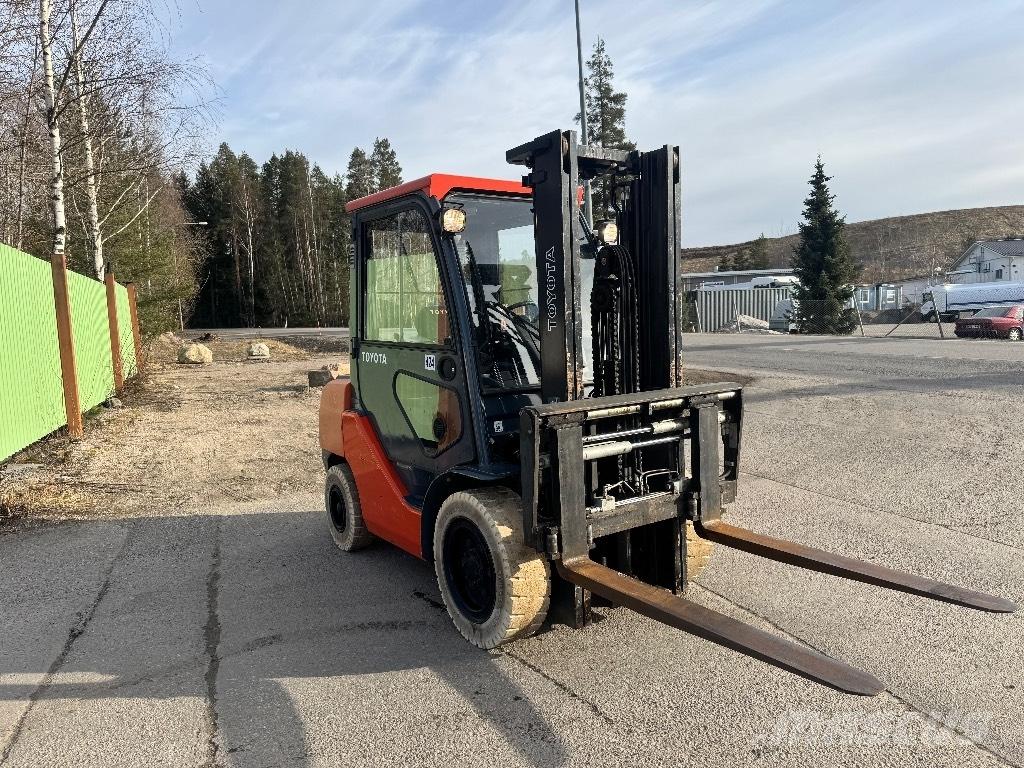 Toyota 02-8 FDF 30 Dízel targoncák