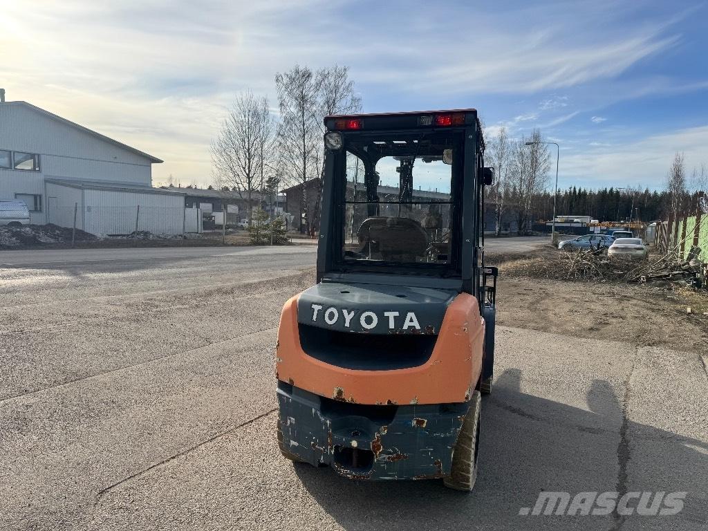 Toyota 02-8 FDF 30 Dízel targoncák