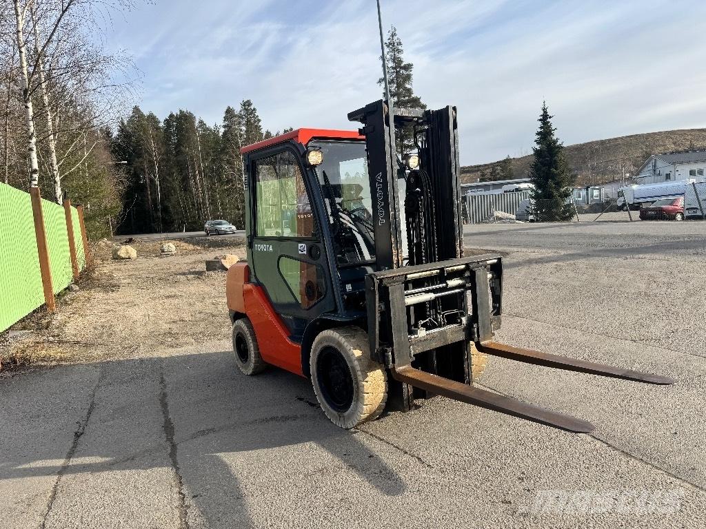 Toyota 02-8 FDF 30 Dízel targoncák