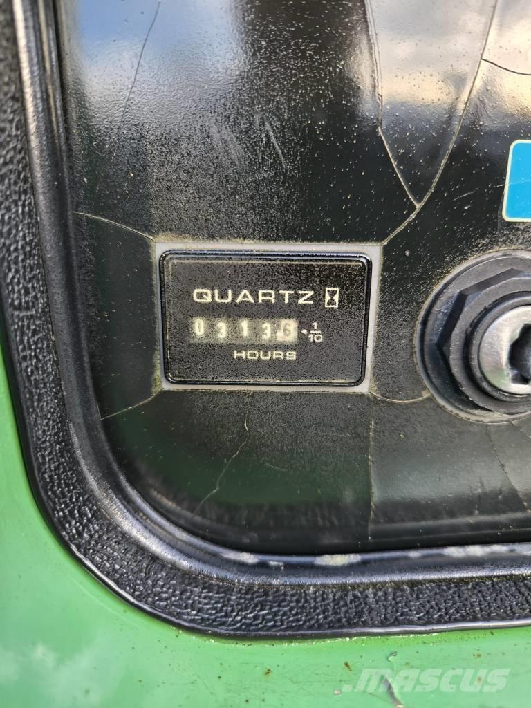 JLG 600 AJ Karos emelők