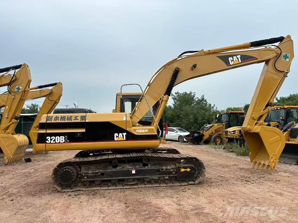 CAT 320 B L Lánctalpas kotrók