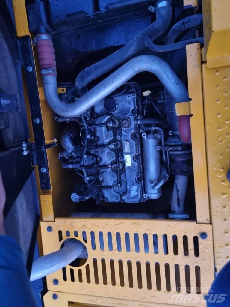 JCB JS 160 LC Lánctalpas kotrók