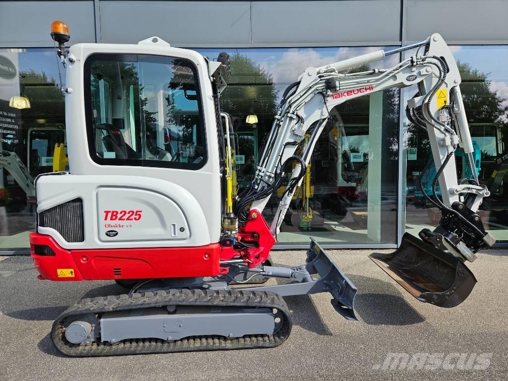 Takeuchi TB 225 Mini kotrók < 7t