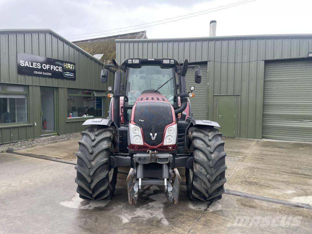 Valtra T 153 Traktorok