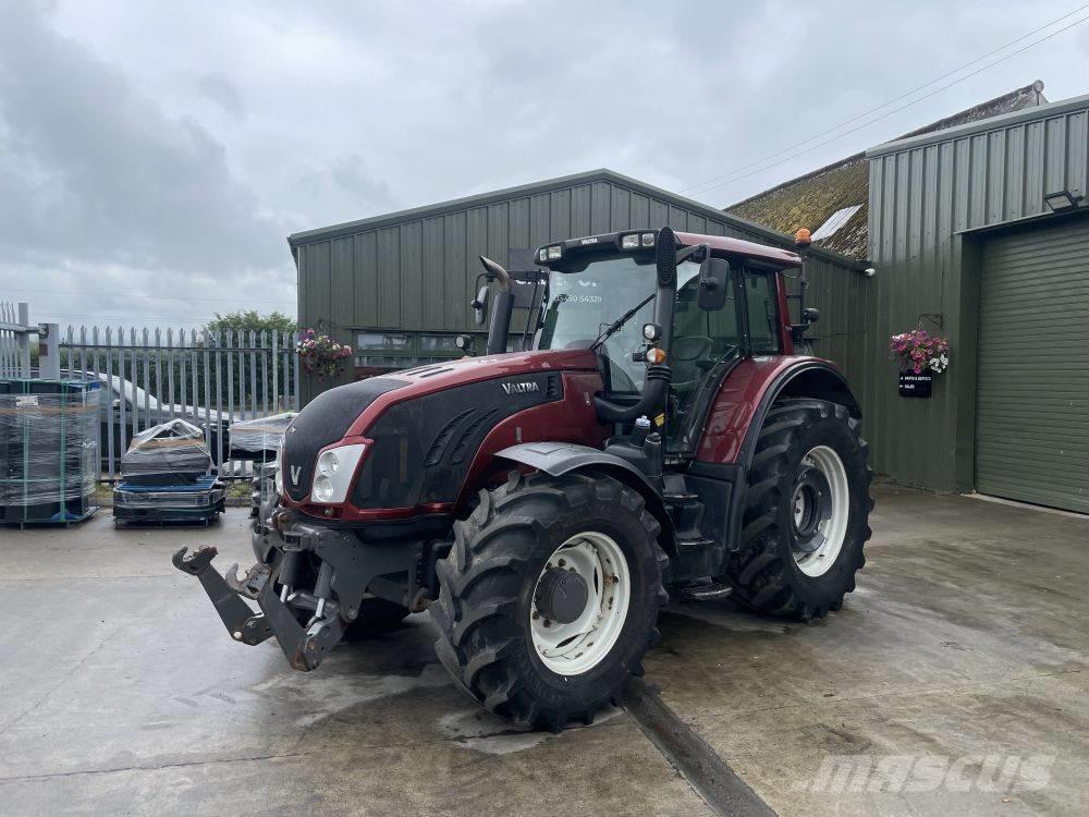 Valtra T 153 Traktorok