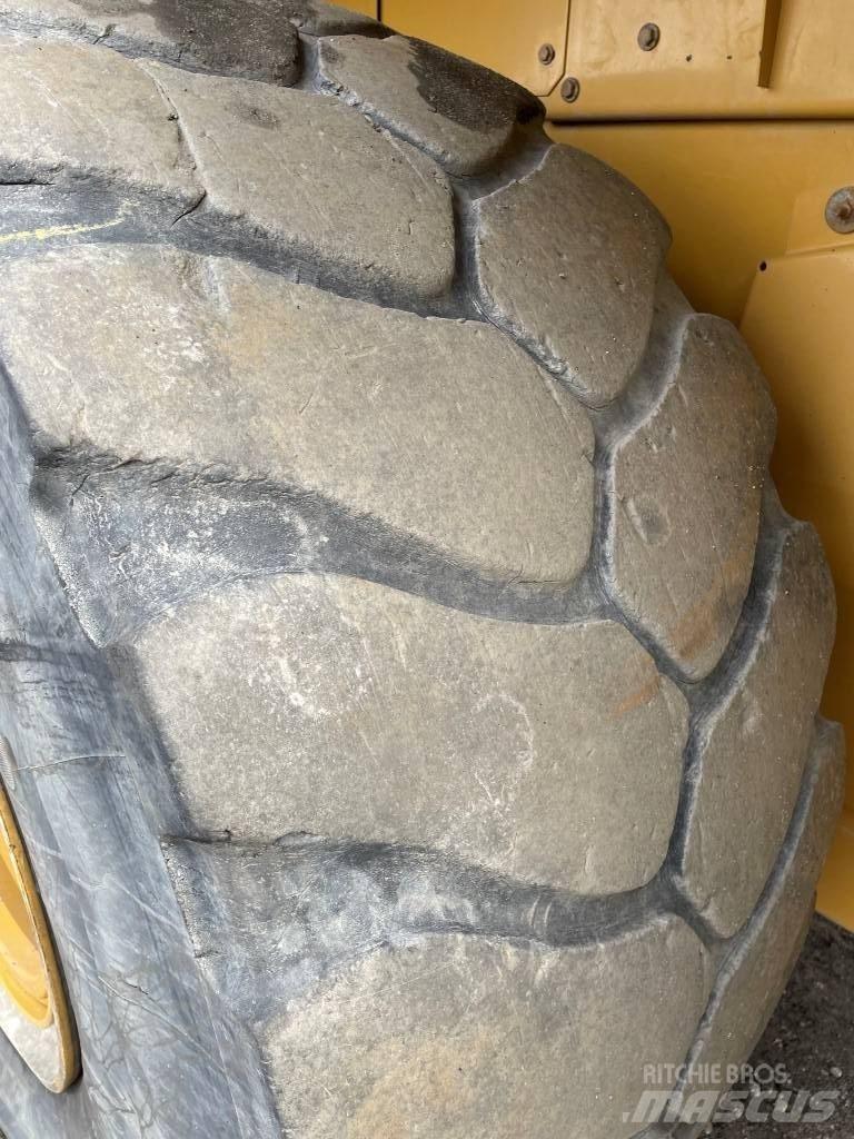 CAT 972M XE Gumikerekes homlokrakodók