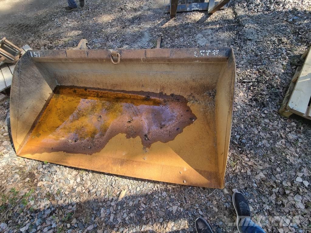 CAT 908M -2015 Gumikerekes homlokrakodók