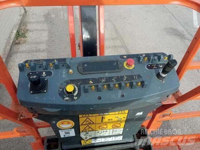 JLG 800 AJ Karos emelők
