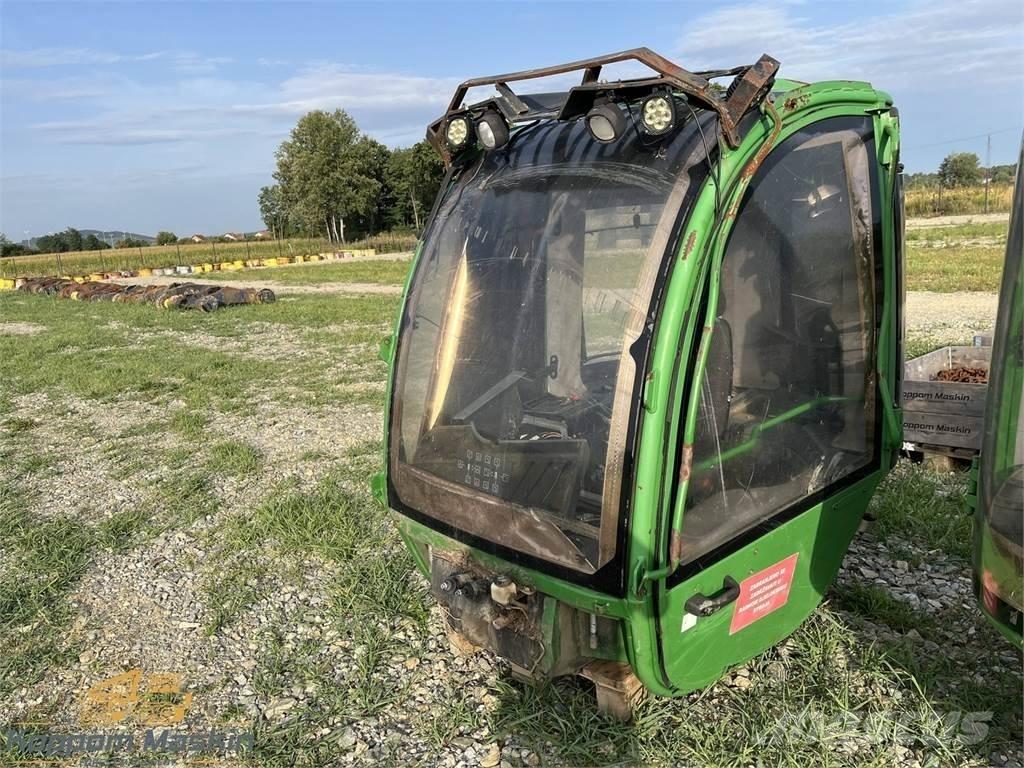 John Deere 1010E Vezetőfülke és belső tartozékok