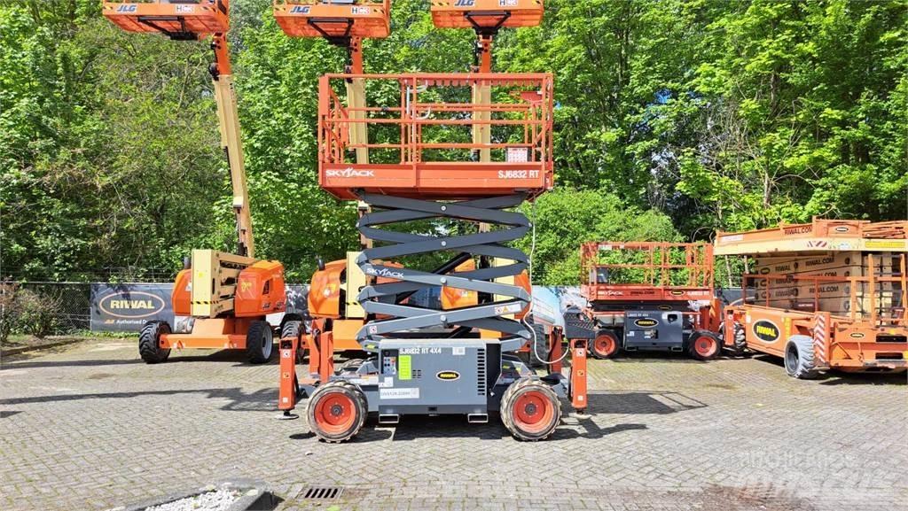 SkyJack 6832RT Ollós emelők