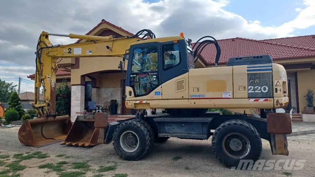 Komatsu PW 220-7 Gumikerekes kotrók