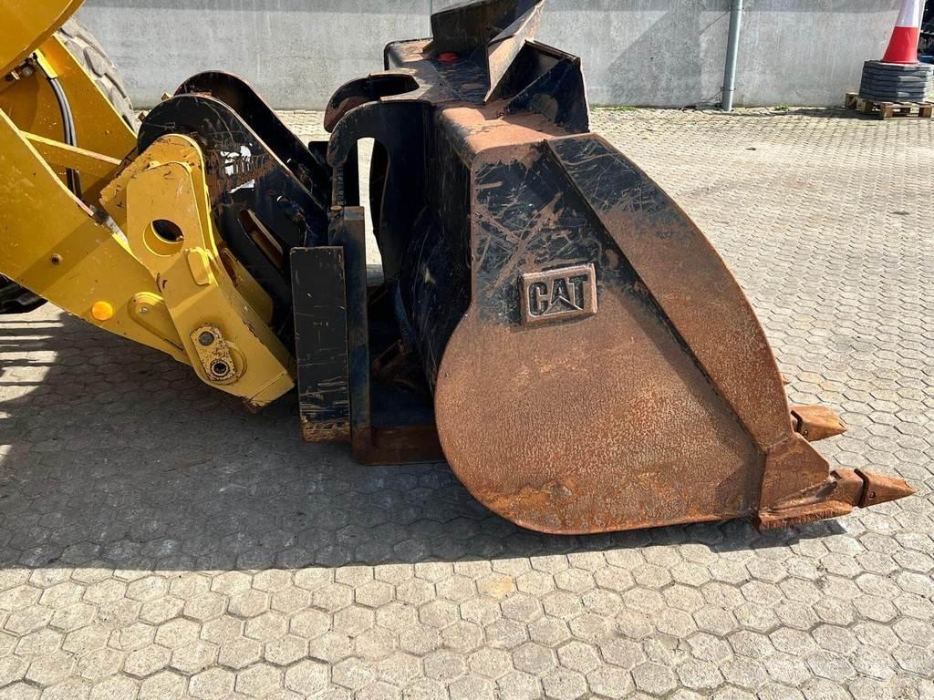 CAT 926M Gumikerekes homlokrakodók