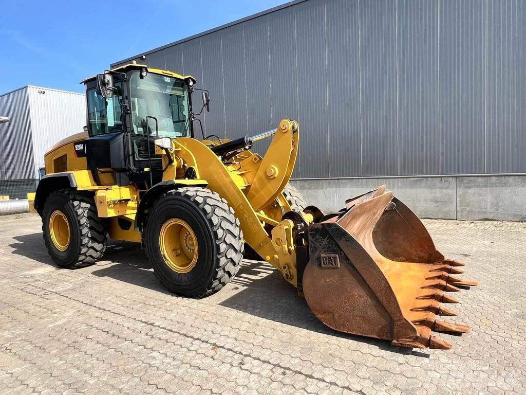 CAT 926M Gumikerekes homlokrakodók