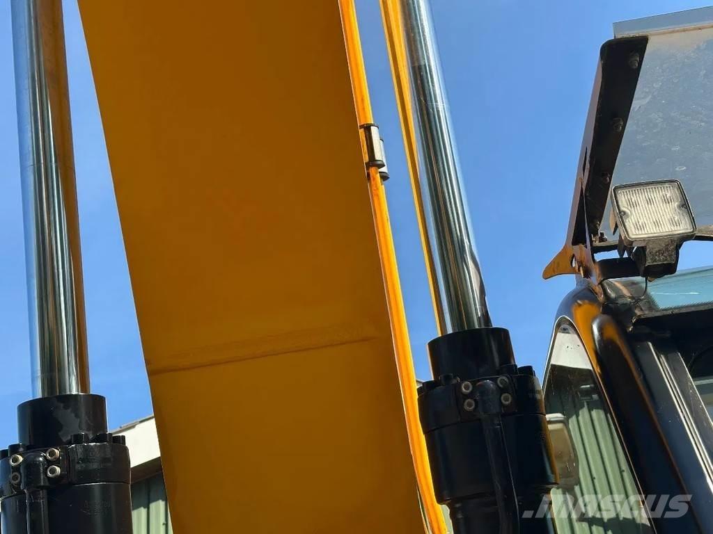 JCB JS220LC plus Lánctalpas kotrók