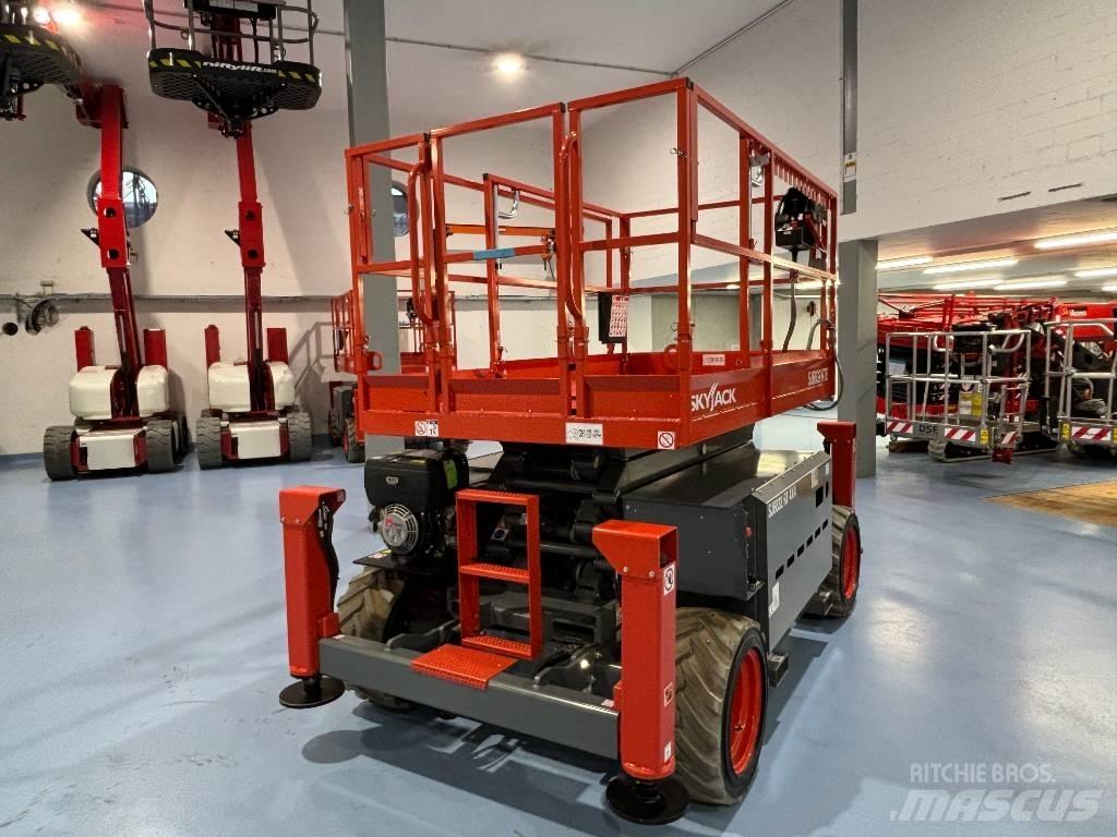 SkyJack SJ 6832 RTE Ollós emelők