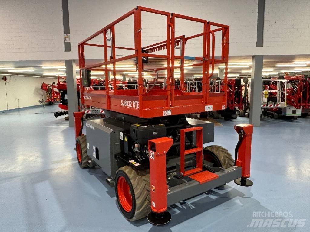 SkyJack SJ 6832 RTE Ollós emelők