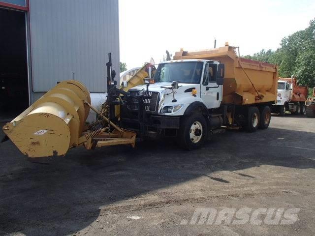 International 7400 Hóeltakarítók