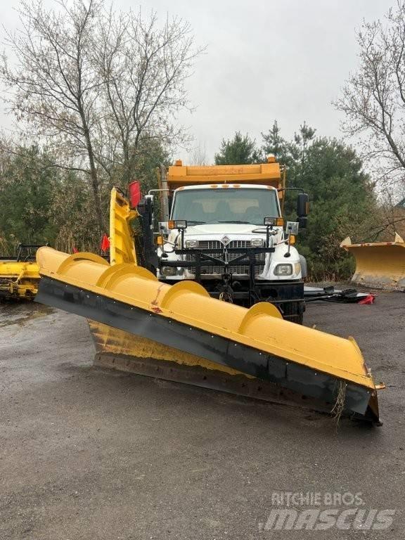 International 7400 Hóeltakarítók
