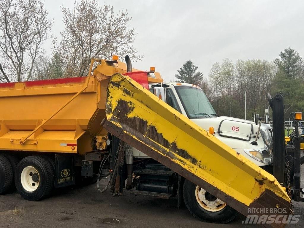 International 7400 Hóeltakarítók