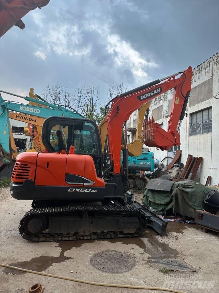 Doosan DX 60 Közepes (midi) kotrók 7 t - 12 t