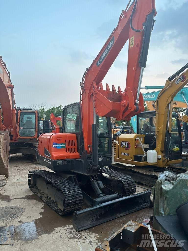 Doosan DX 60 Közepes (midi) kotrók 7 t - 12 t