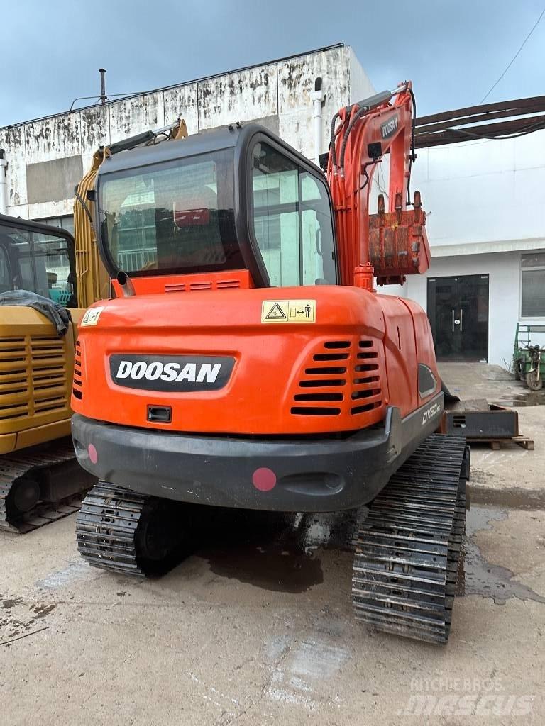 Doosan DX 60 Közepes (midi) kotrók 7 t - 12 t