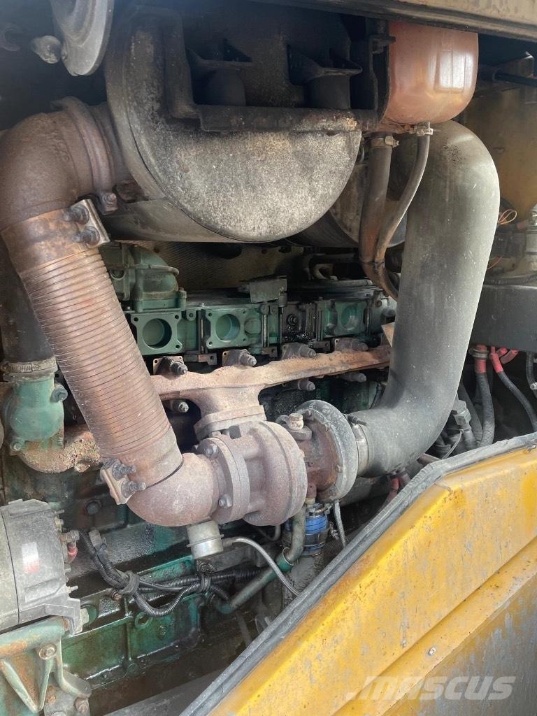 Volvo L120E Gumikerekes homlokrakodók